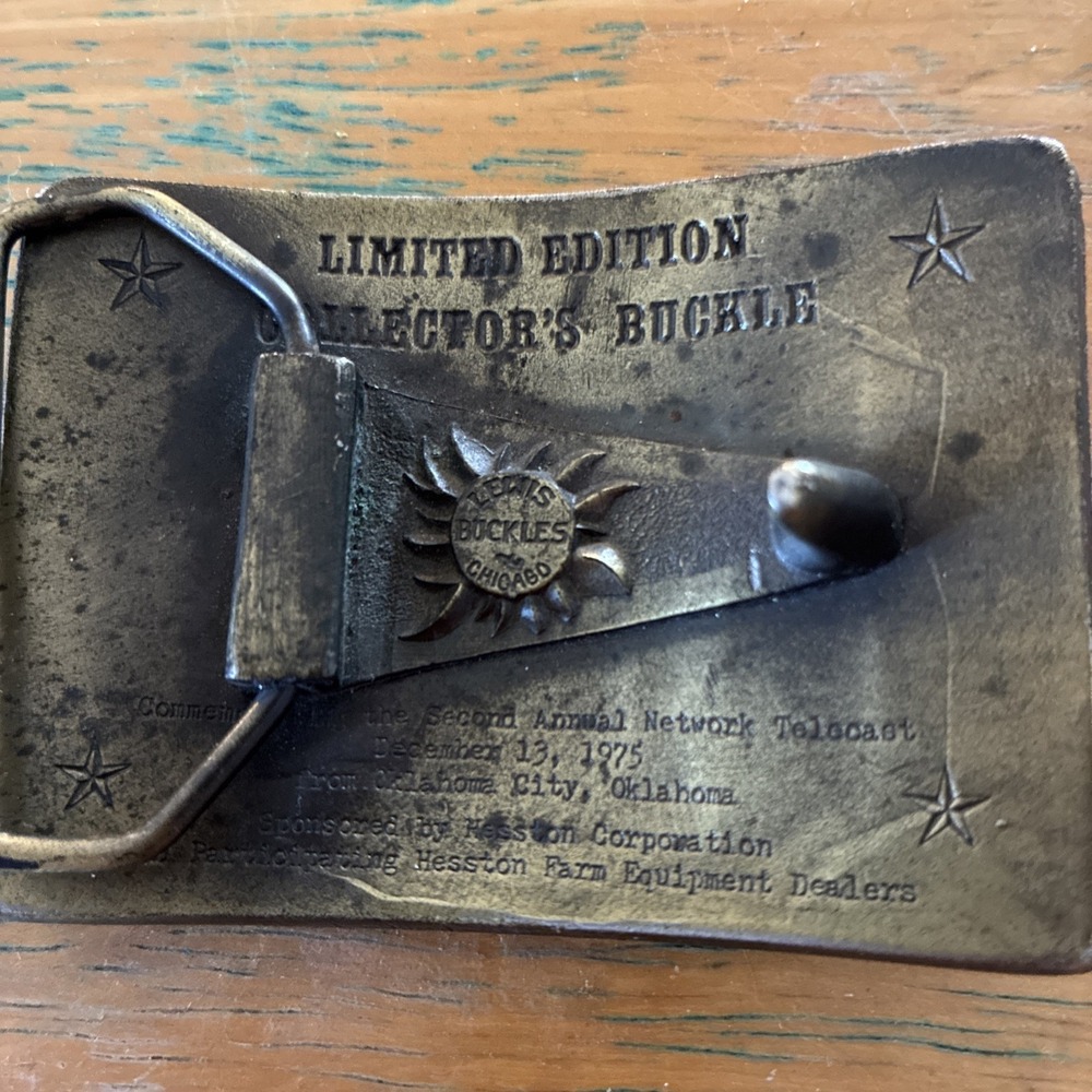 1975 VINTAGE NFR RODEO BRASS BELT BUCKLE Hesston COWBOY WESTERN - Picture 4 of 7